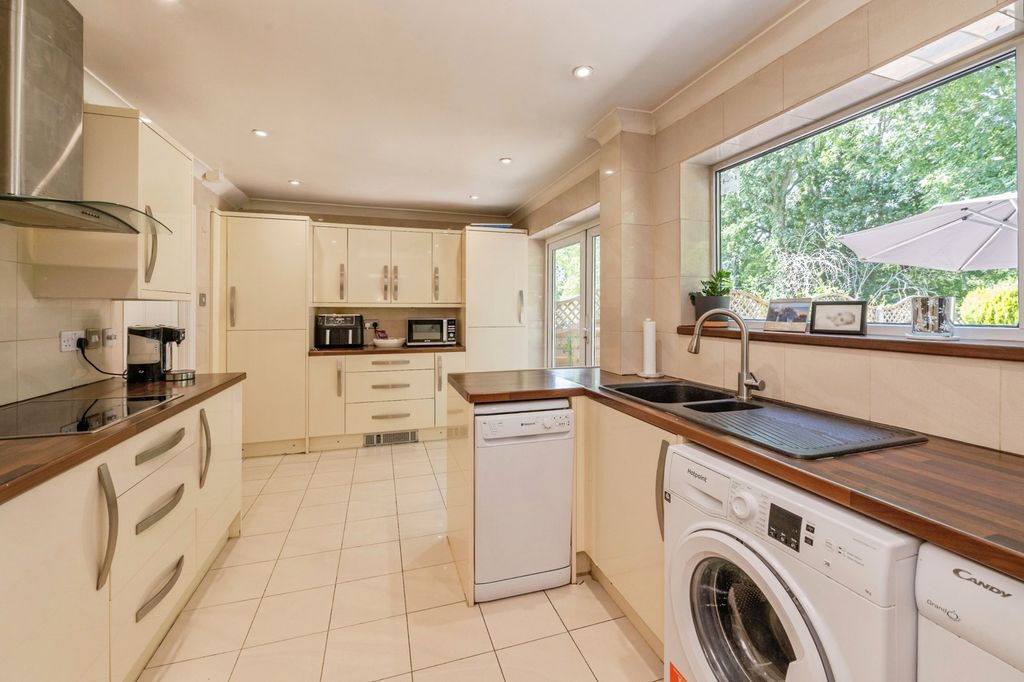 Property photo 3 of 15 Kitchen