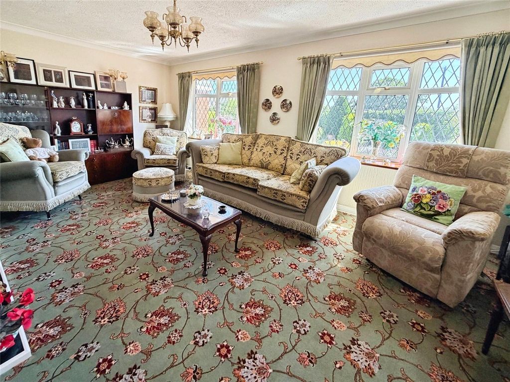Property photo 3 of 30 Lounge
