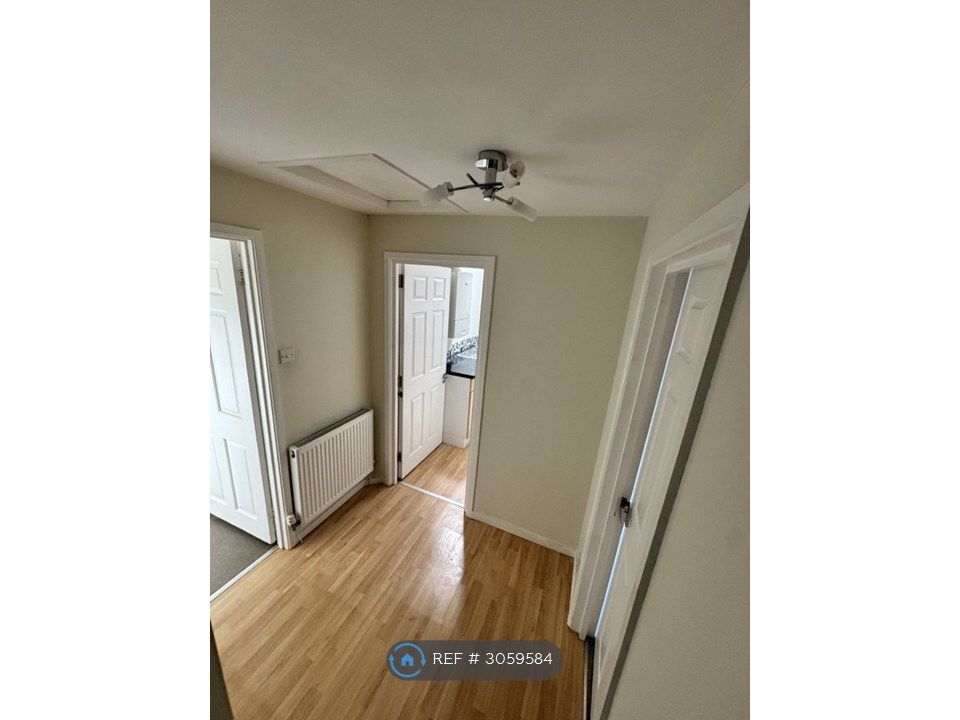 Property photo 2 of 12 Entrance Hall