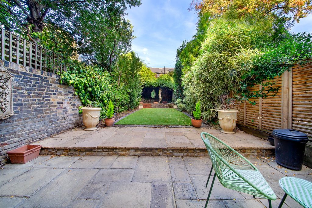 Property photo 2 of 19