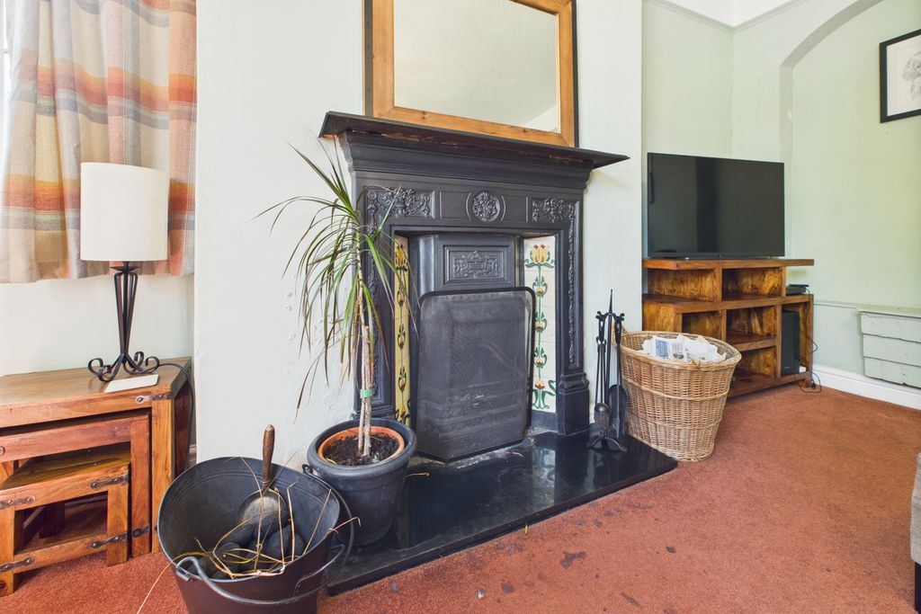 Property photo 3 of 33 Ewemove Spalding - Lounge