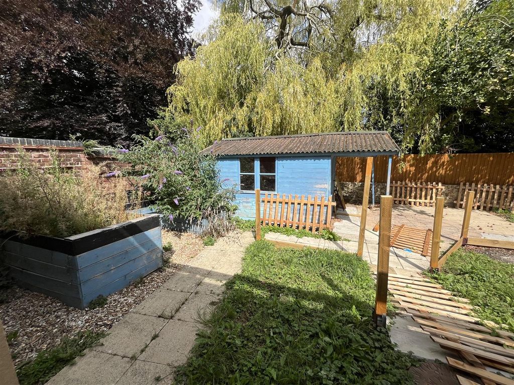 Property photo 2 of 7 Garden