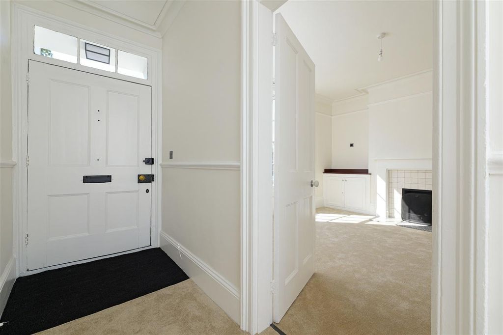 Property photo 3 of 33
