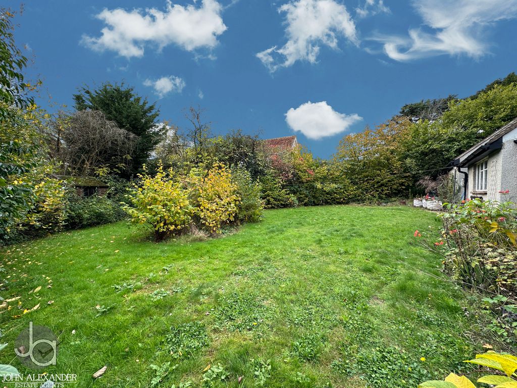 Property photo 2 of 17 20251103_143212546_0.5