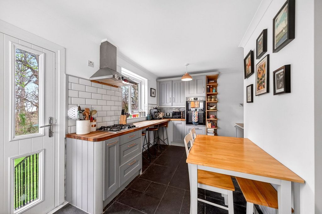 Property photo 3 of 50 Kitchen