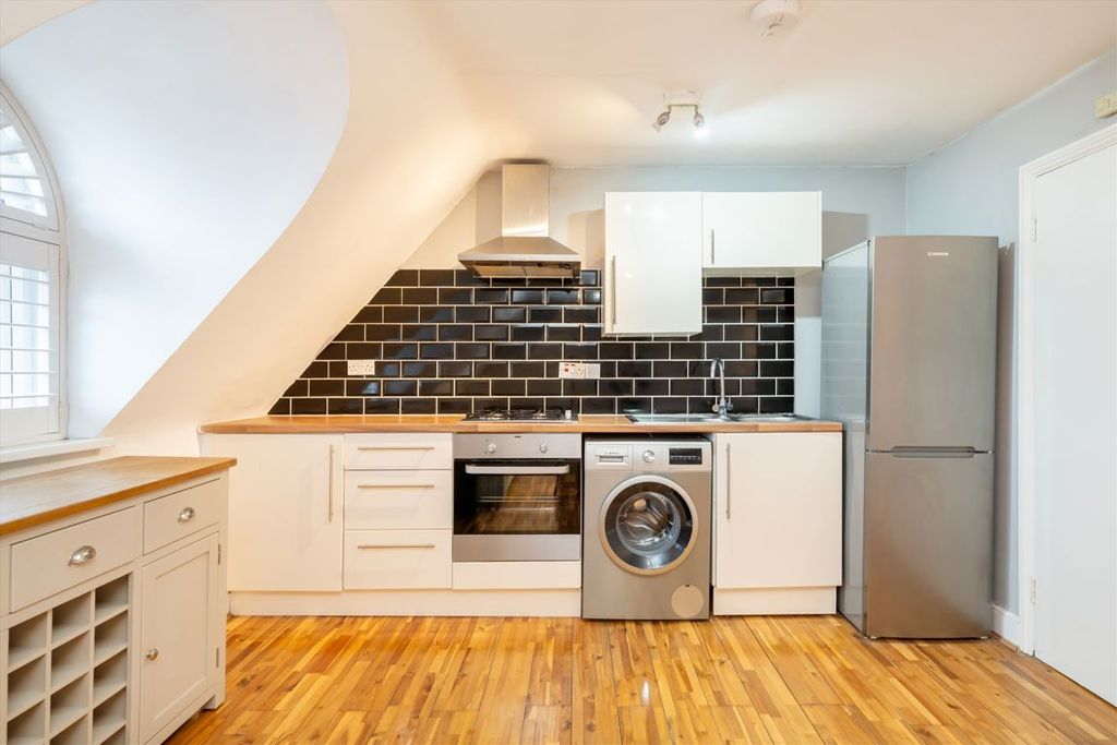 Property photo 3 of 4