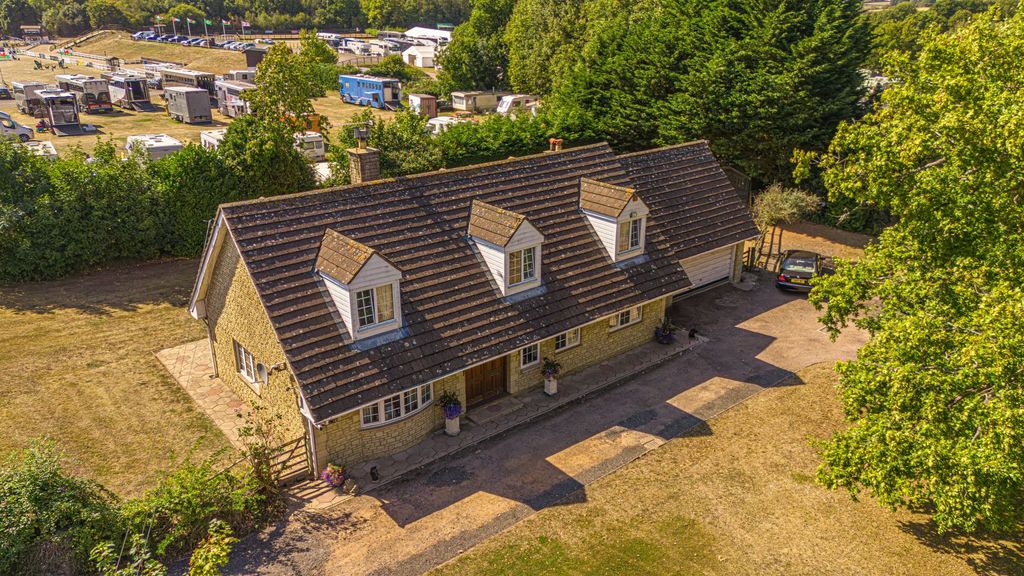Property photo 1 of 39