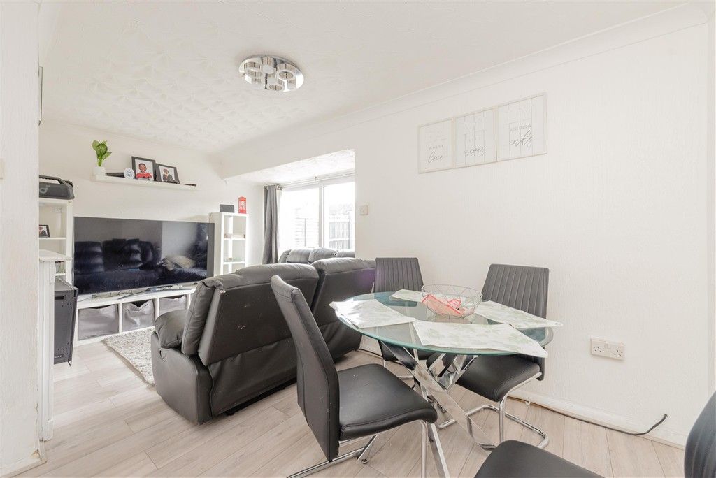 Property photo 1 of 7 Lounge/Diner