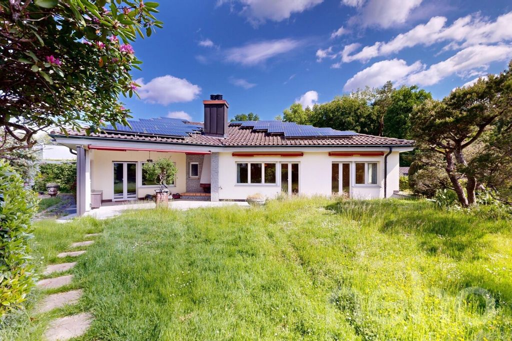 Property photo 2 of 12