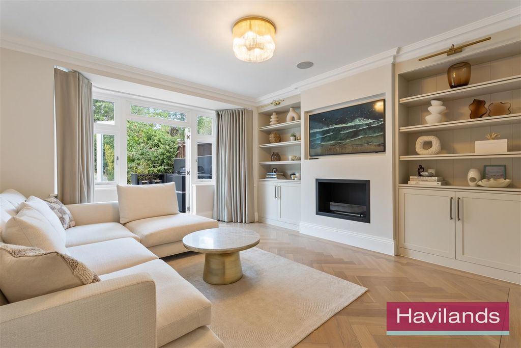 Property photo 2 of 28 Eversley Crescent-18.Jpg