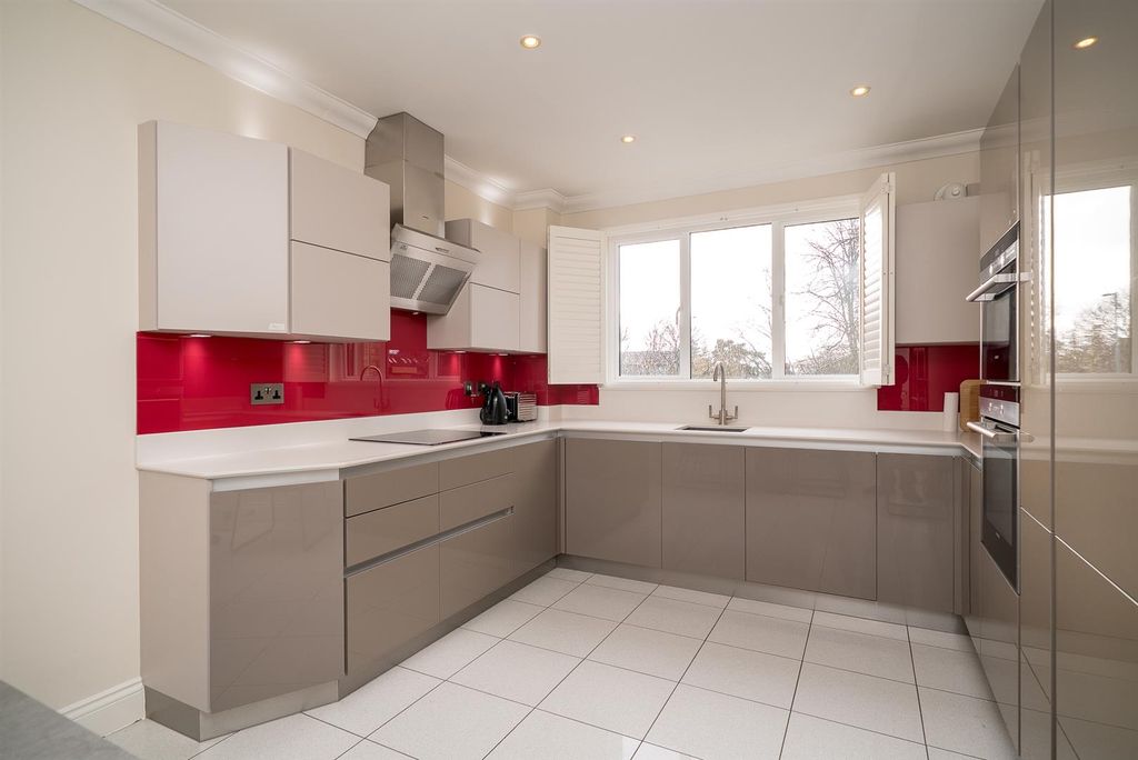 Property photo 3 of 20 Kitchen/Diner