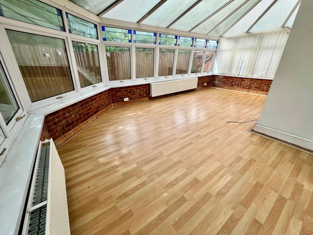 Property photo 2 of 24 Conservatory