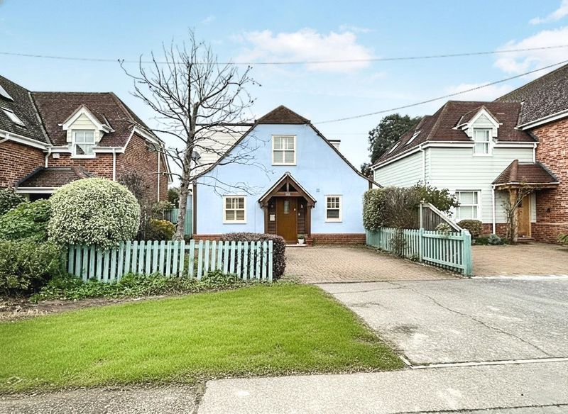 Property photo 1 of 27 De Vere Lane