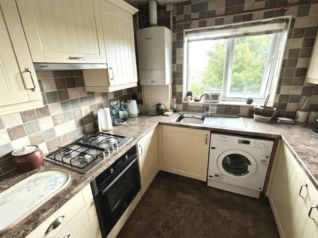 Property photo 2 of 8 Kitchen