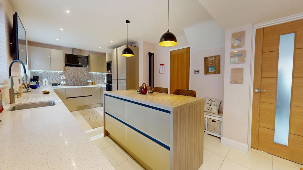 Property photo 2 of 23 4476954