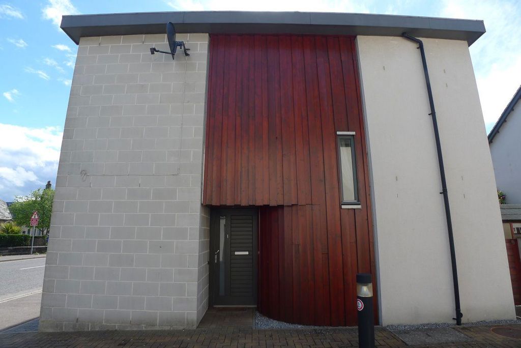 Property photo 2 of 20