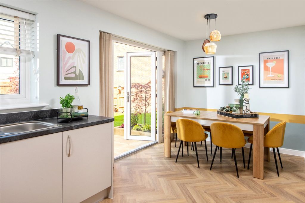 Property photo 3 of 10 Show Home