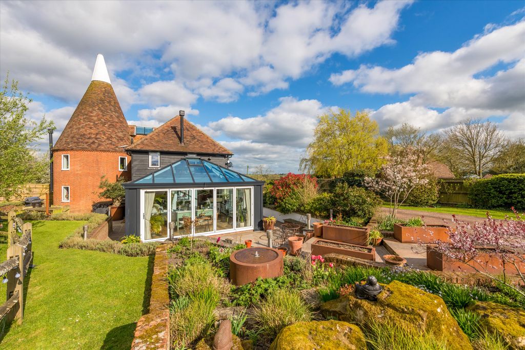 Property photo 2 of 19 Image