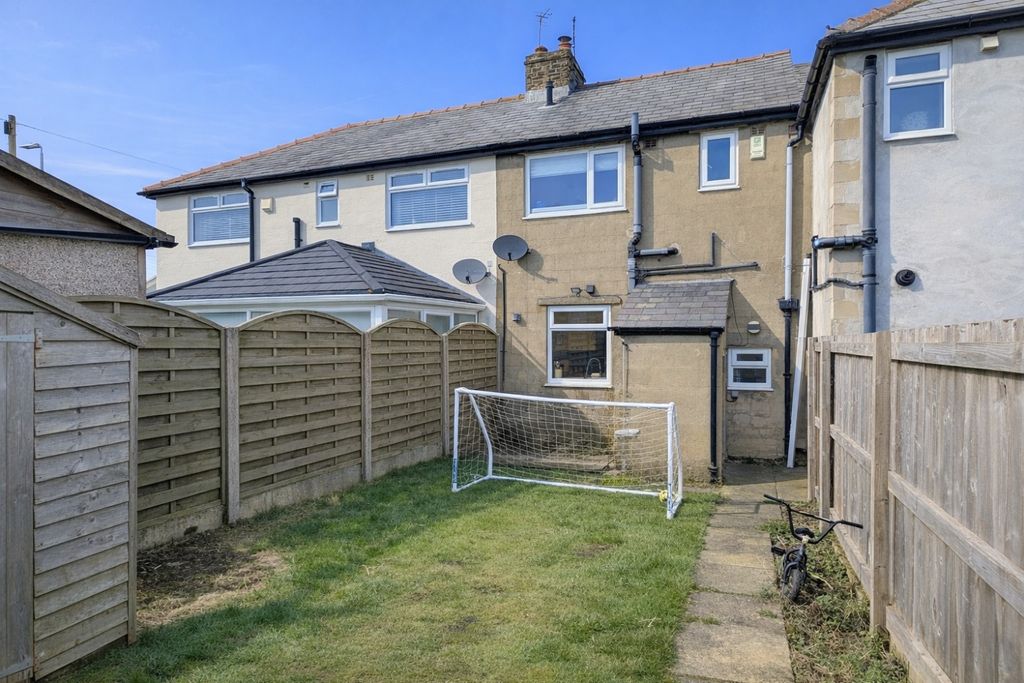 Property photo 3 of 17 Higgin Lane Ewemove Southowram (9)
