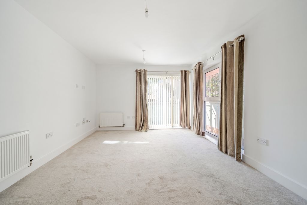 Property photo 3 of 19 1529535-8-1A10Bd9...