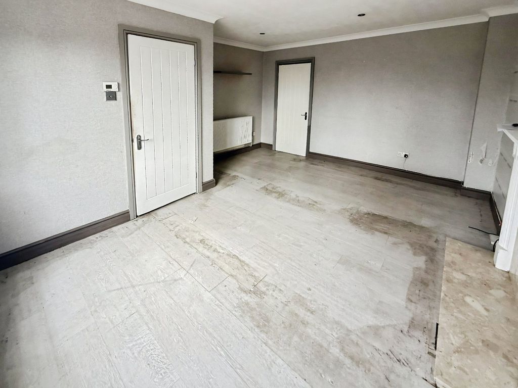 Property photo 3 of 20 Living Room