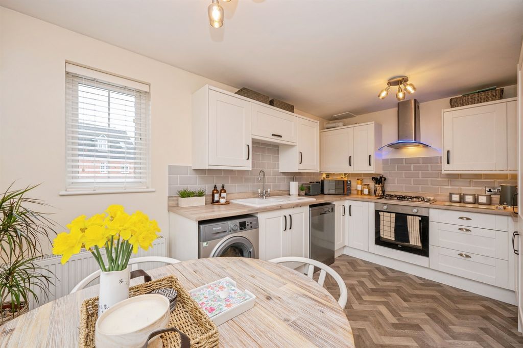 Property photo 2 of 18 Kitchen Diner: