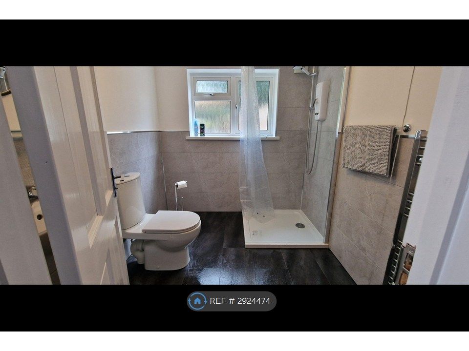 Property photo 2 of 17 Bathroom