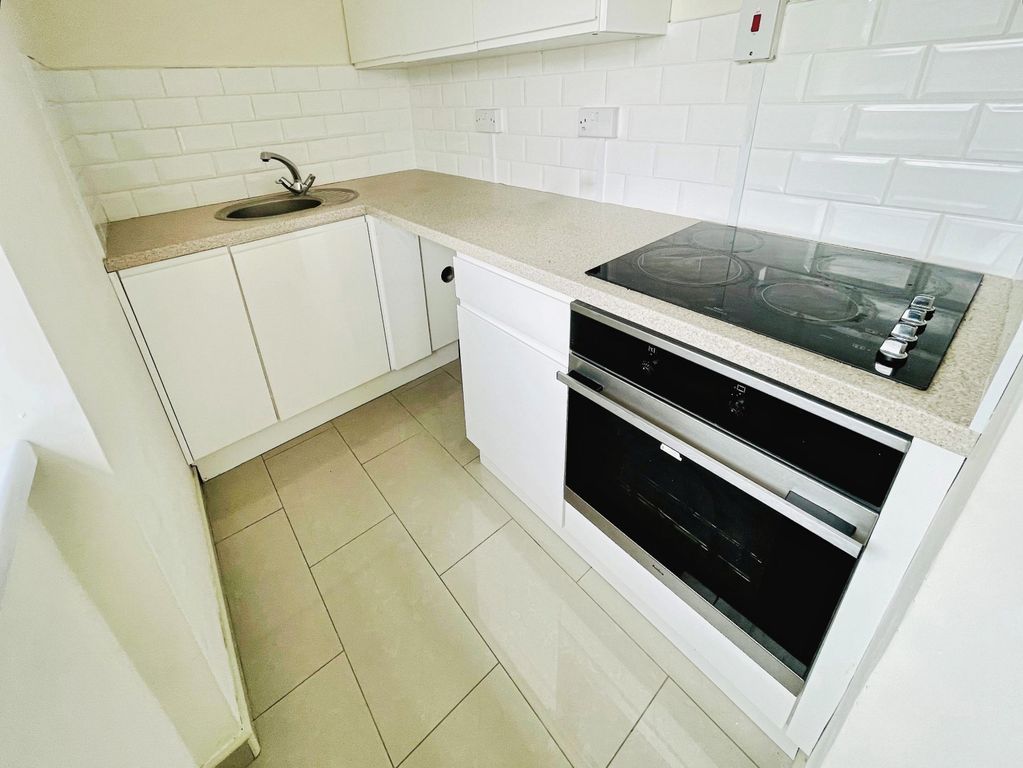 Property photo 2 of 6 Kitchen