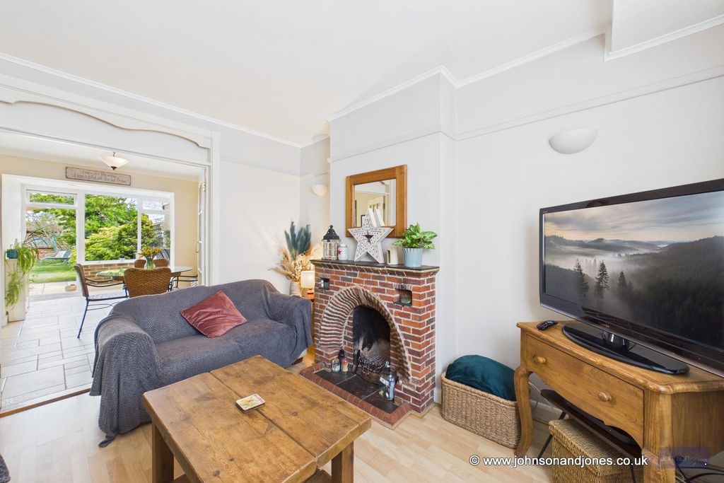 Property photo 3 of 26 3 Lounge.Jpg