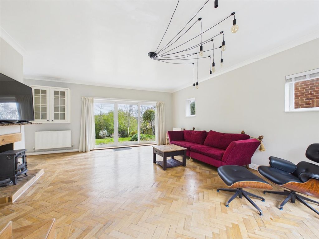 Property photo 3 of 36 Cam02885G0-Pr0599-Still028.Jpg