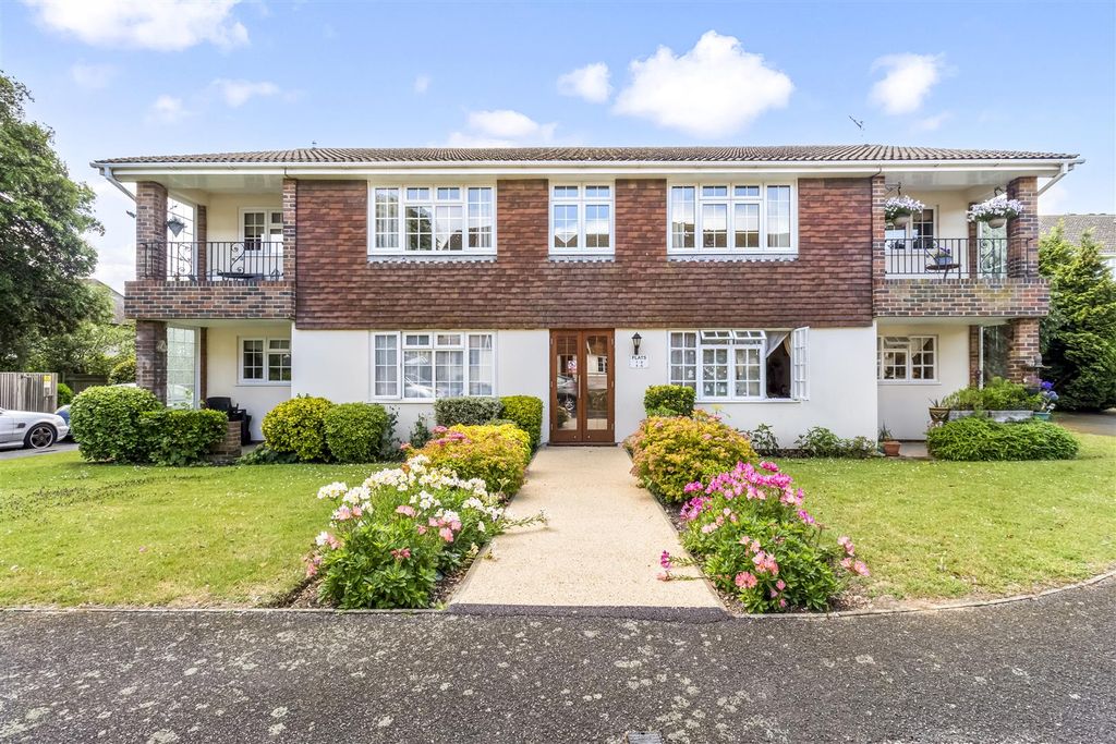 Property photo 1 of 16 6 Lamorna Grove-015.Jpg