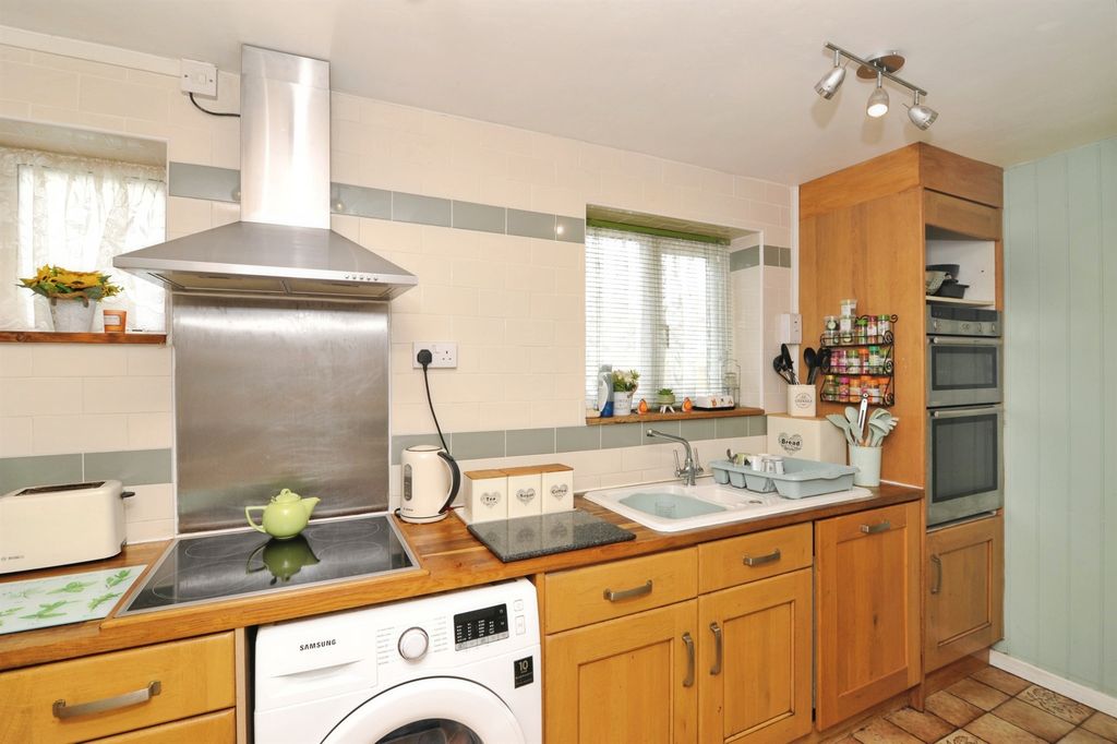 Property photo 2 of 16