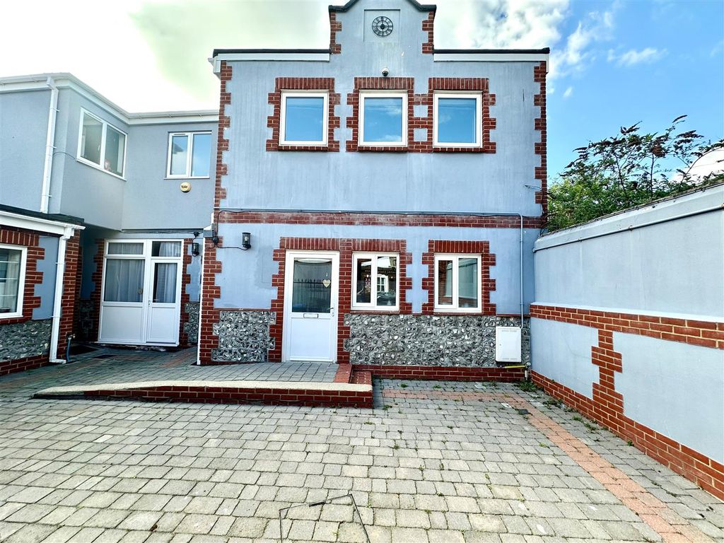 Property photo 2 of 11 202.Jpg