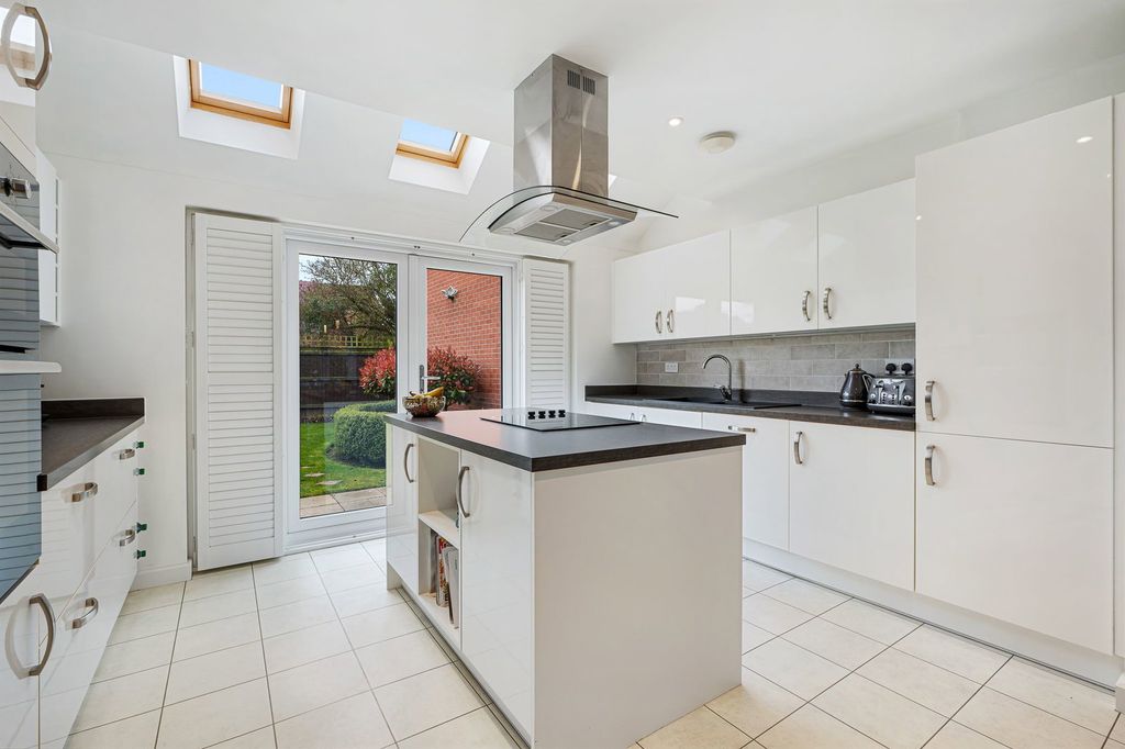 Property photo 3 of 32