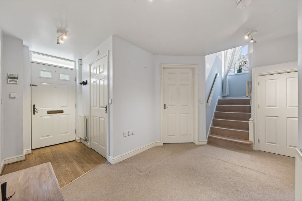 Property photo 2 of 36