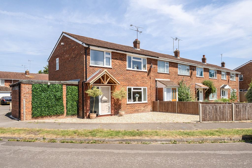 Property photo 1 of 17 External View
