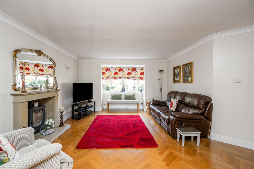 Property photo 2 of 27 59 Glendon Way_1.Jpg