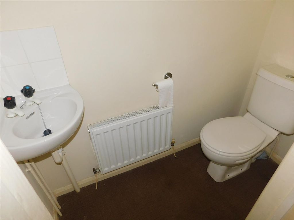 Property photo 2 of 13 Downstairs Cloakroom