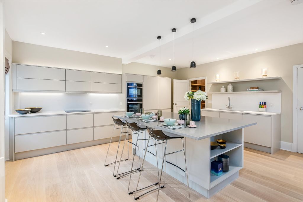 Property photo 3 of 16 Image