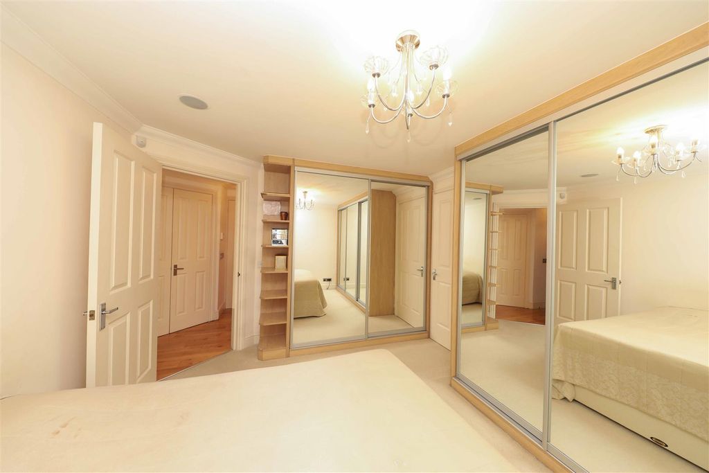 Property photo 3 of 9 Master Bedroom