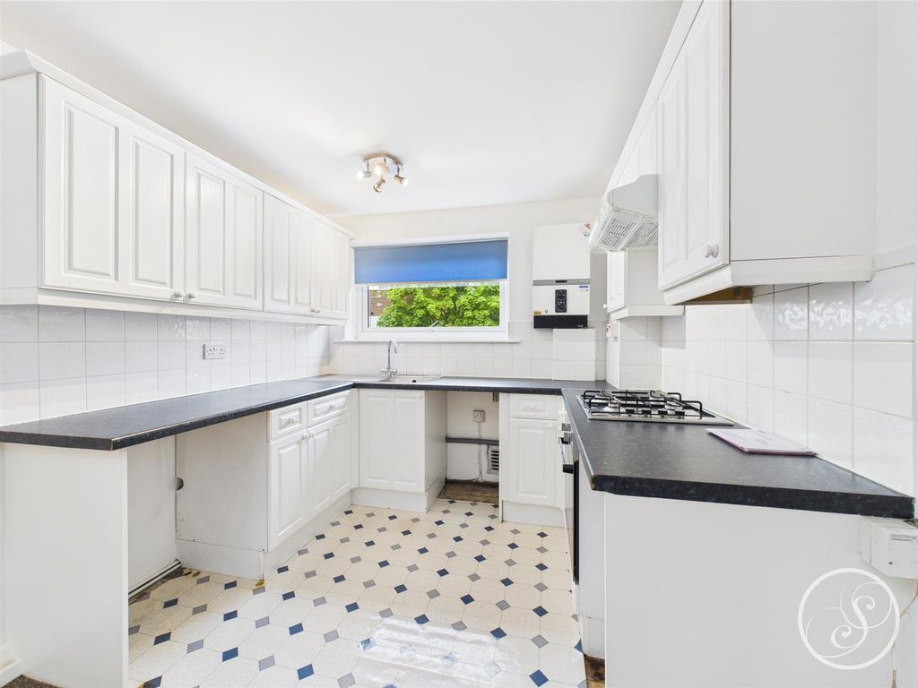 Property photo 2 of 10 Kitchen