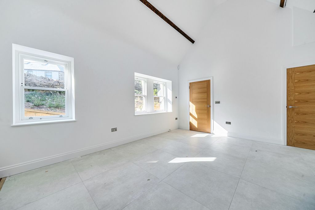 Property photo 3 of 20 Breakfast Room