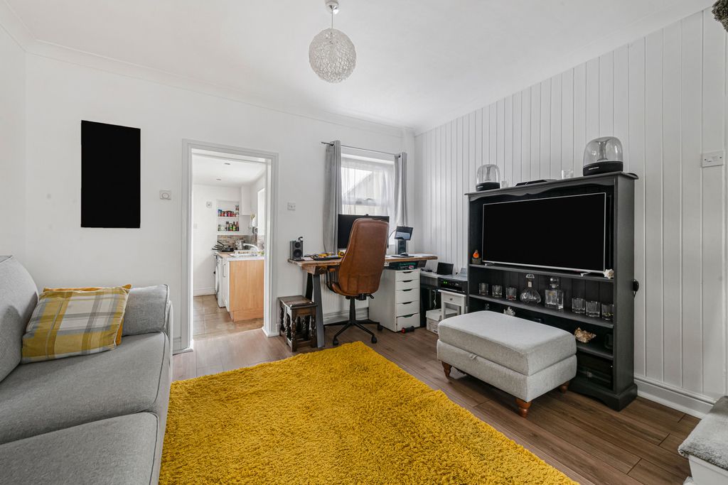Property photo 3 of 18