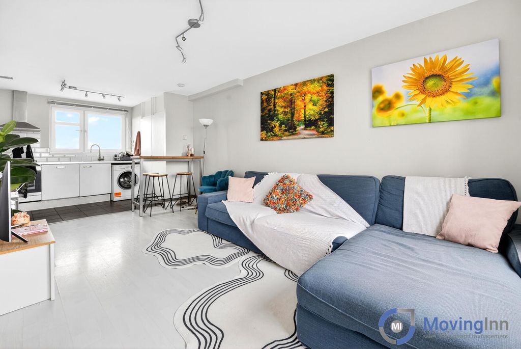 Property photo 2 of 16 Living Room