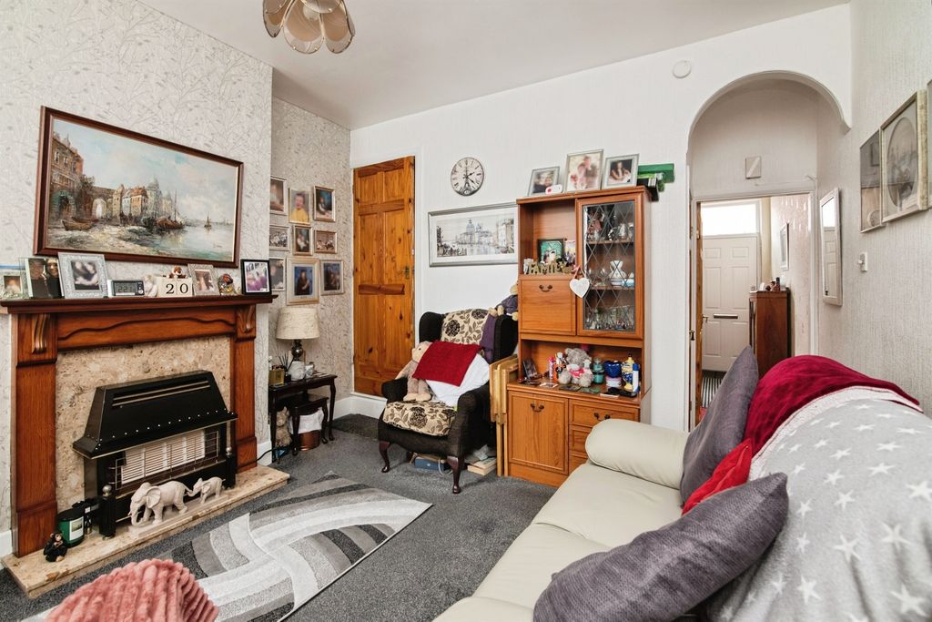 Property photo 3 of 13