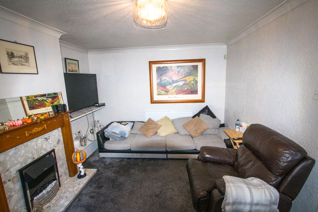 Property photo 3 of 25