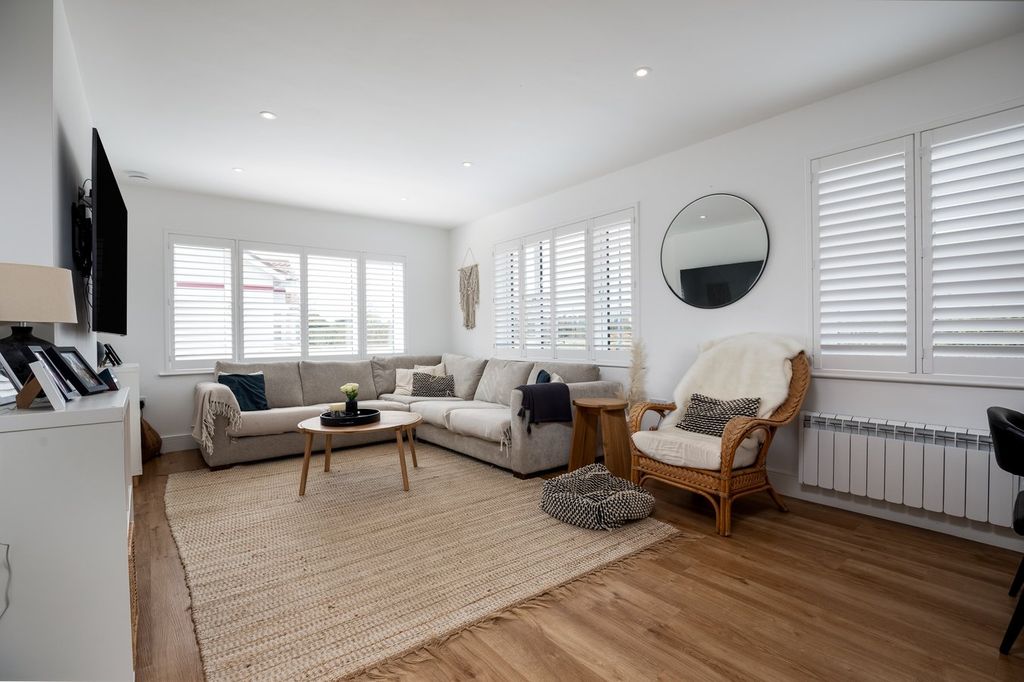 Property photo 3 of 25