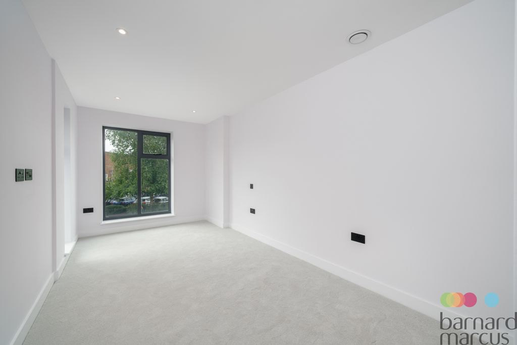 Property photo 2 of 10 Bedroom 1