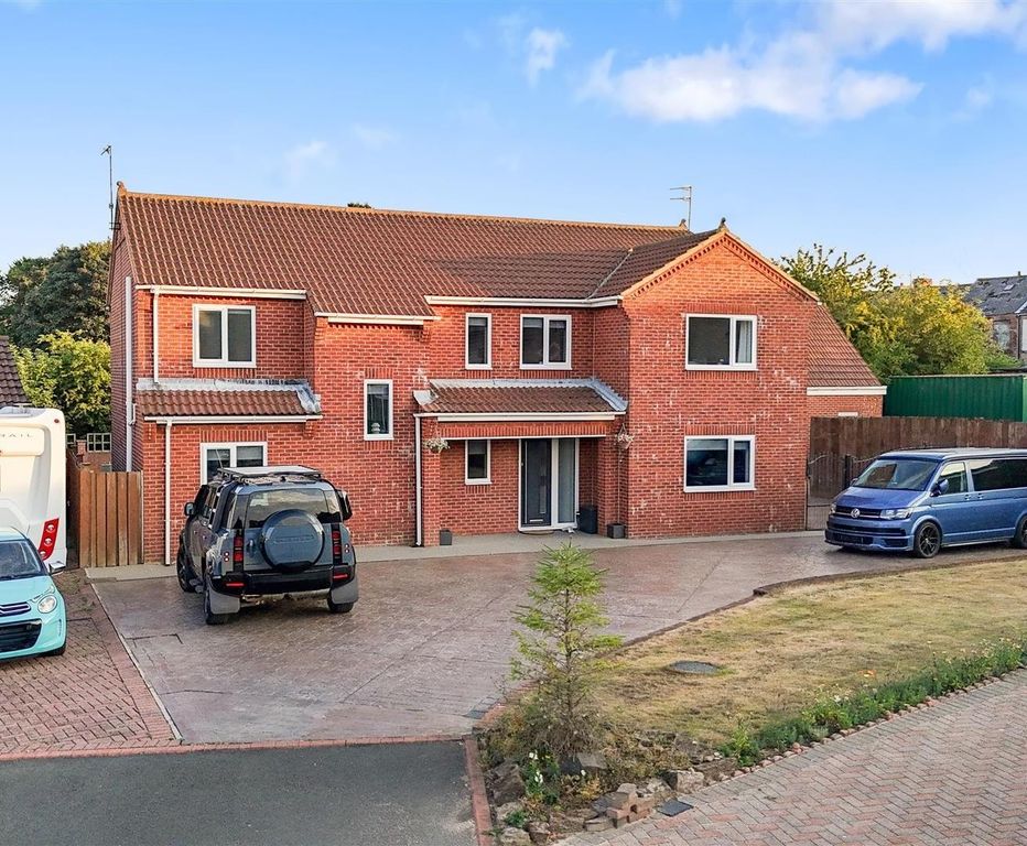 Property photo 1 of 41