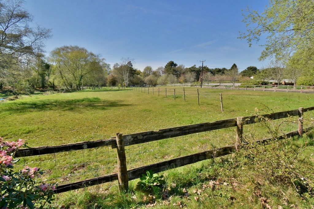 Property photo 2 of 31